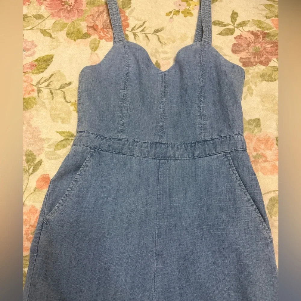 Alice + Olivia Linen Cristal Wide Leg Jumpsuit in Light Chambry - Picture 14 of 16